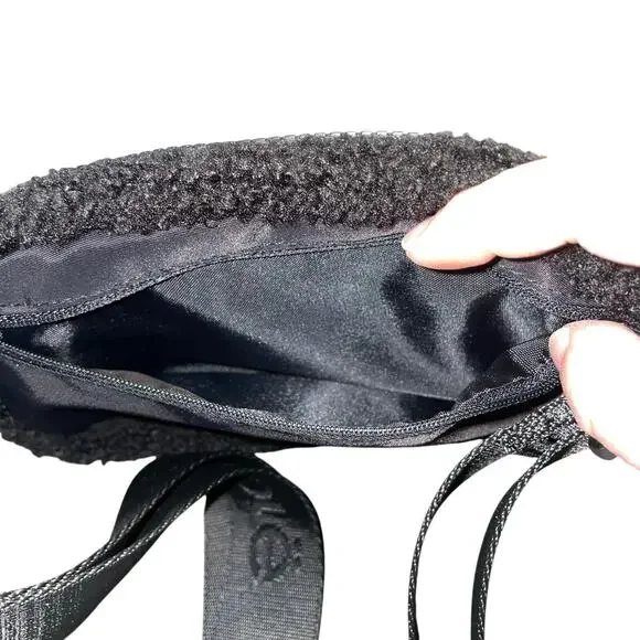 Lole Fleece Belt Bag Black Sherpa Waist Pack Unisex Crossbody Travel Handbag OS - Picture 8 of 11